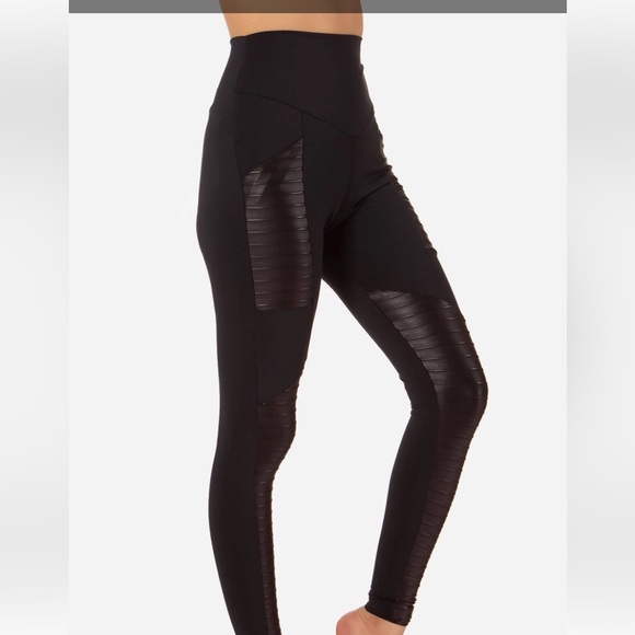 Pants - MIKA Black Leggings Side Pockets Textured Athletic Yoga Pants Large